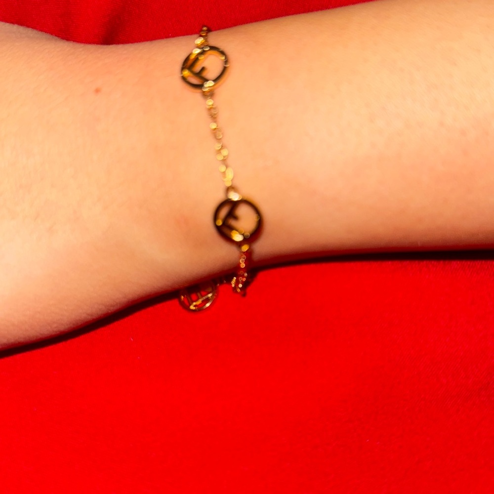 FENDI  gold bracelets - Picture 3 of 9